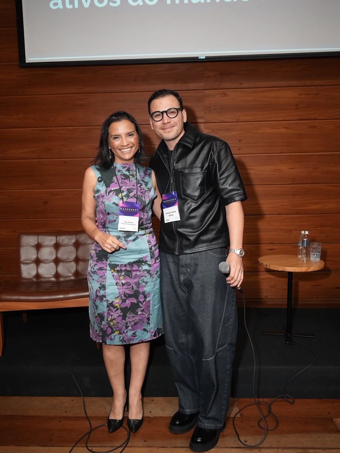 Michael Alves e uma participante no palco do Unibes Cultural durante o Backstage Mastermind 2026.